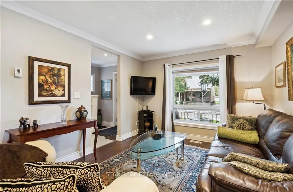 Photo 4 of 34 Cliff Avenue, Hamilton, Eastmount — HOMEH