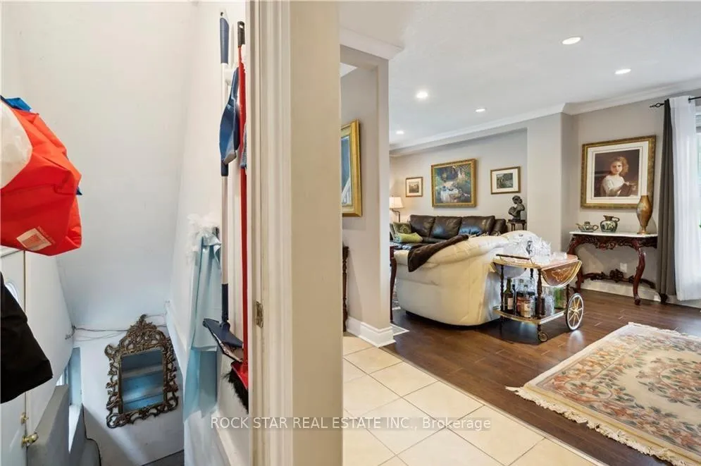 Photo 23 of 34 Cliff Avenue, Hamilton, Eastmount — HOMEH