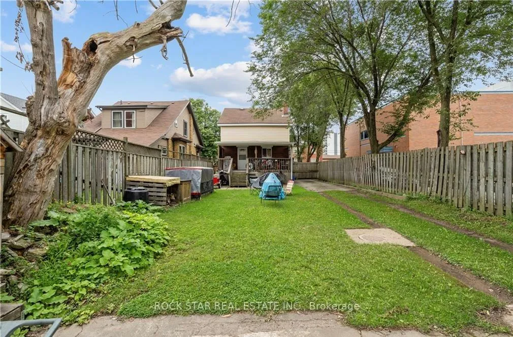Photo 29 of 34 Cliff Avenue, Hamilton, Eastmount — HOMEH