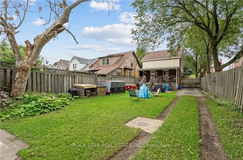 Photo 30 of 34 Cliff Avenue, Hamilton, Eastmount — HOMEH
