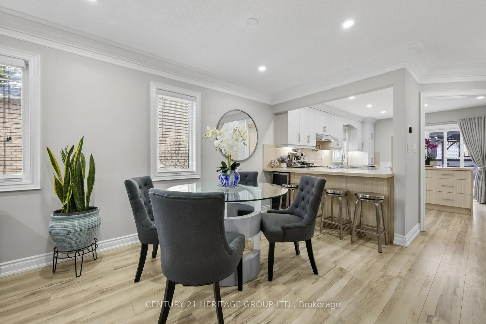 Photo 8 of 137 Cunningham Drive, Barrie, Ardagh — HOMEH