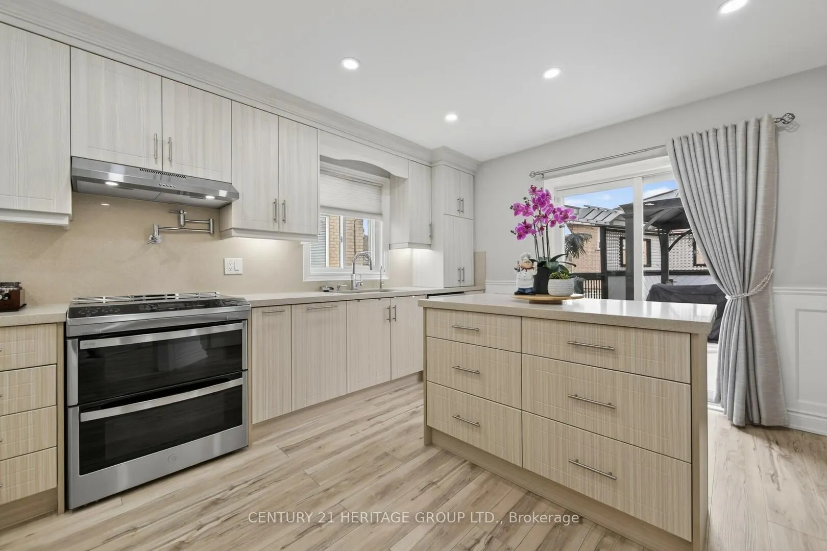 Photo 10 of 137 Cunningham Drive, Barrie, Ardagh — HOMEH
