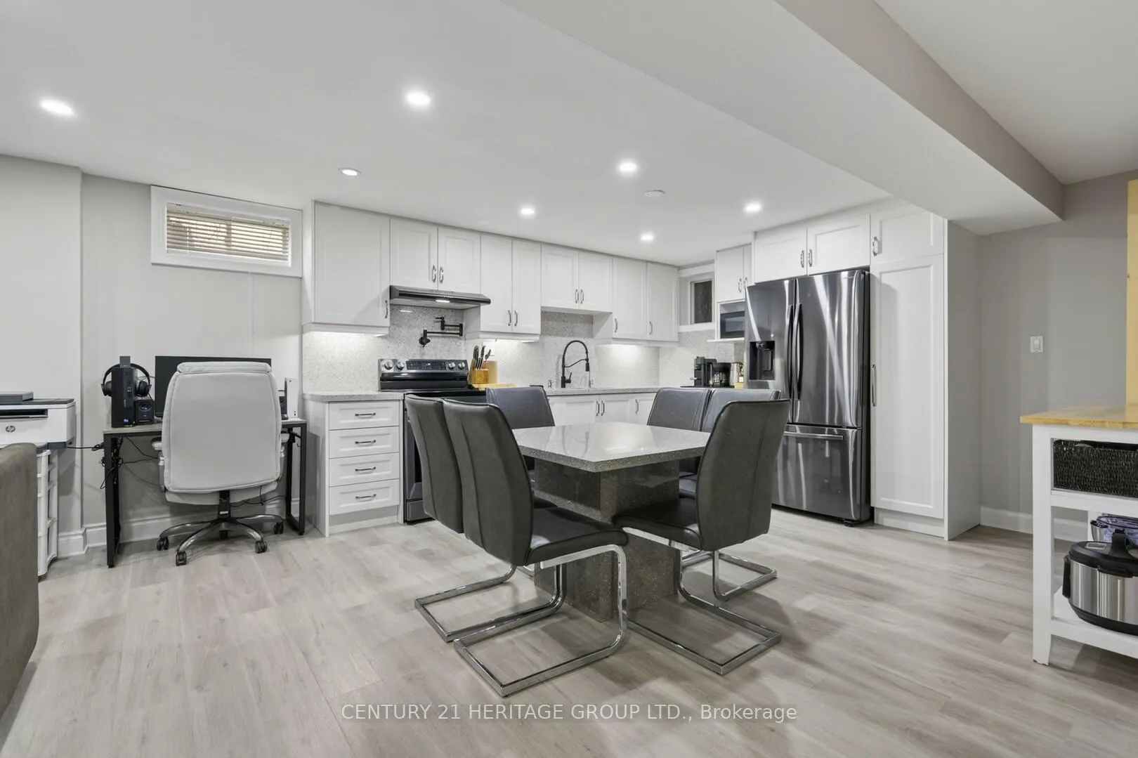 Photo 24 of 137 Cunningham Drive, Barrie, Ardagh — HOMEH