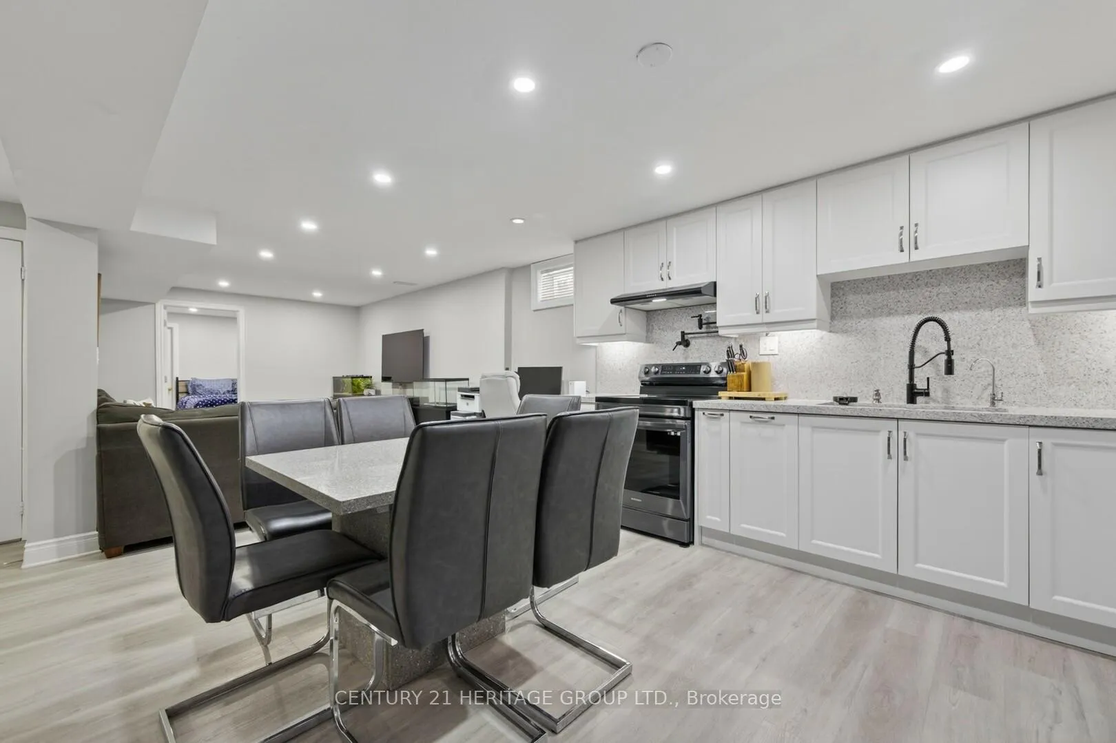Photo 27 of 137 Cunningham Drive, Barrie, Ardagh — HOMEH