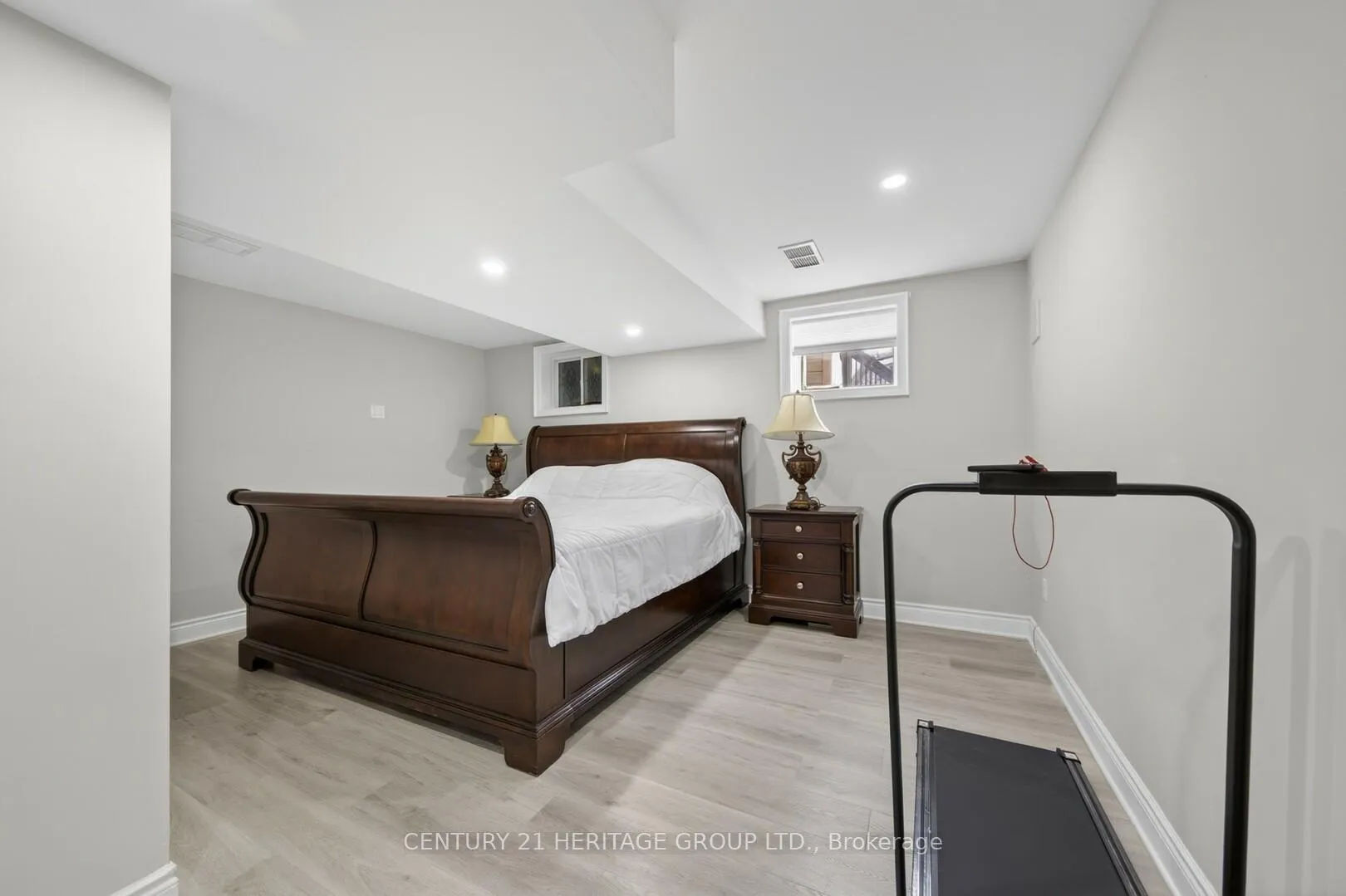 Photo 35 of 137 Cunningham Drive, Barrie, Ardagh — HOMEH