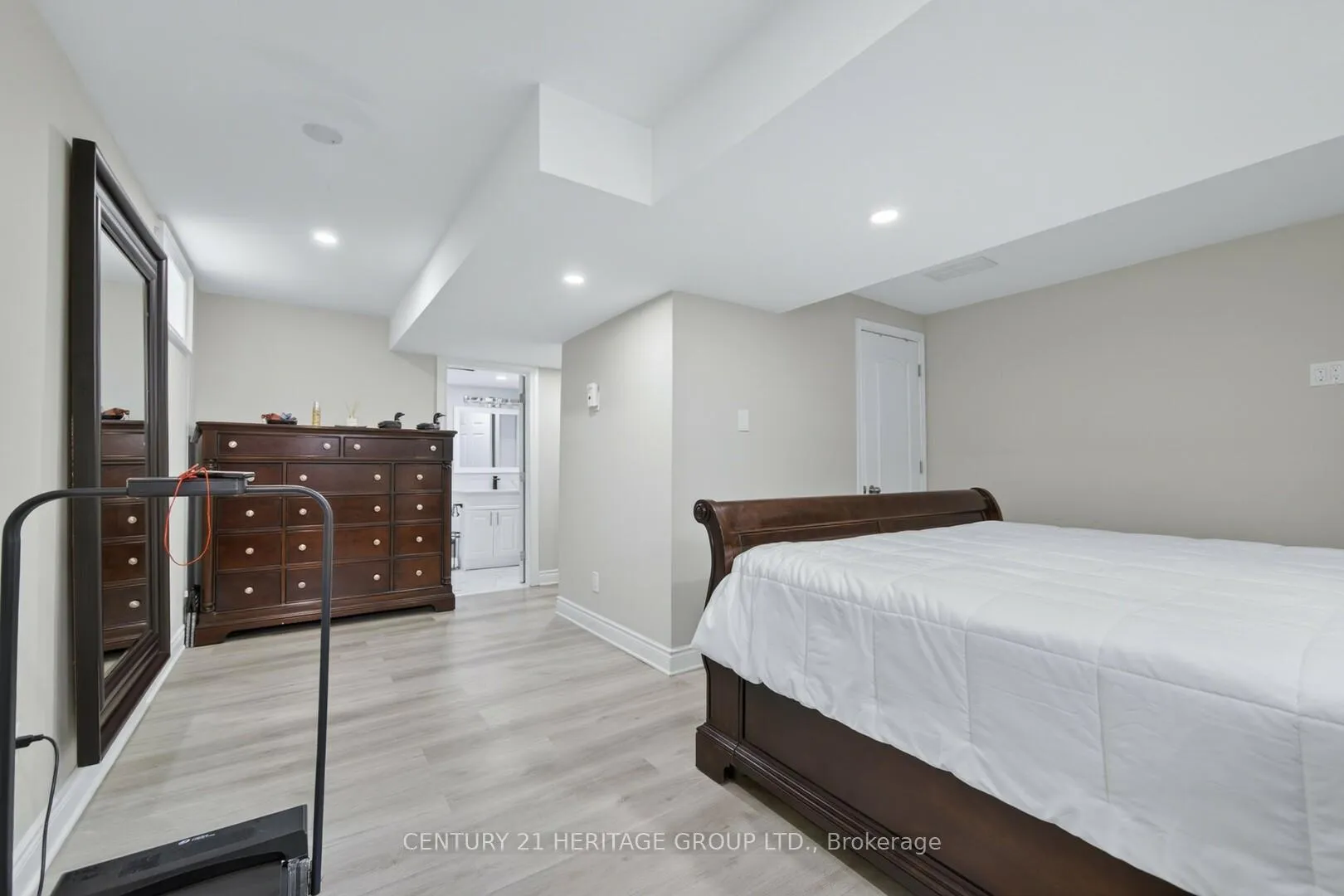 Photo 36 of 137 Cunningham Drive, Barrie, Ardagh — HOMEH