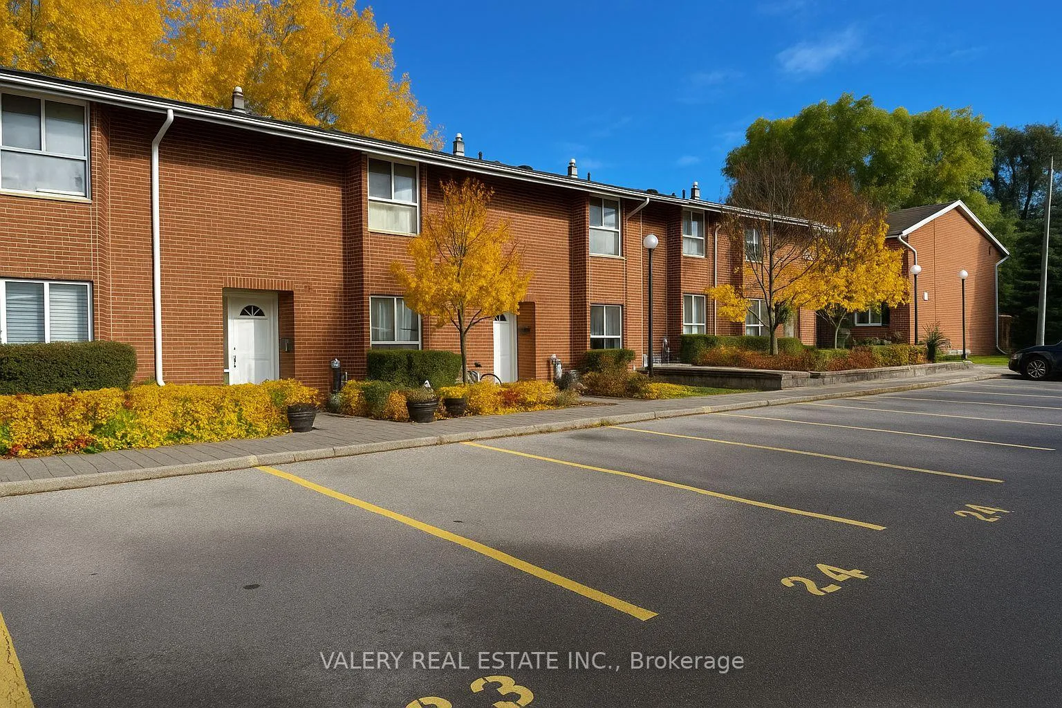 Photo 4 of Unit 4, 25 Romfield Circuit, Markham, Royal Orchard — HOMEH