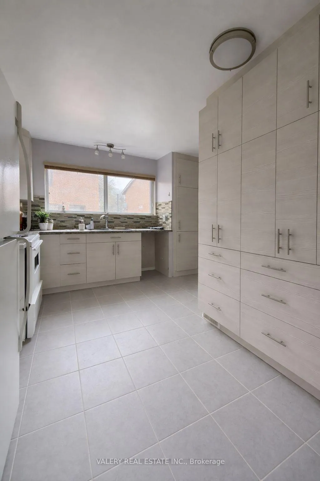 Photo 8 of Unit 4, 25 Romfield Circuit, Markham, Royal Orchard — HOMEH