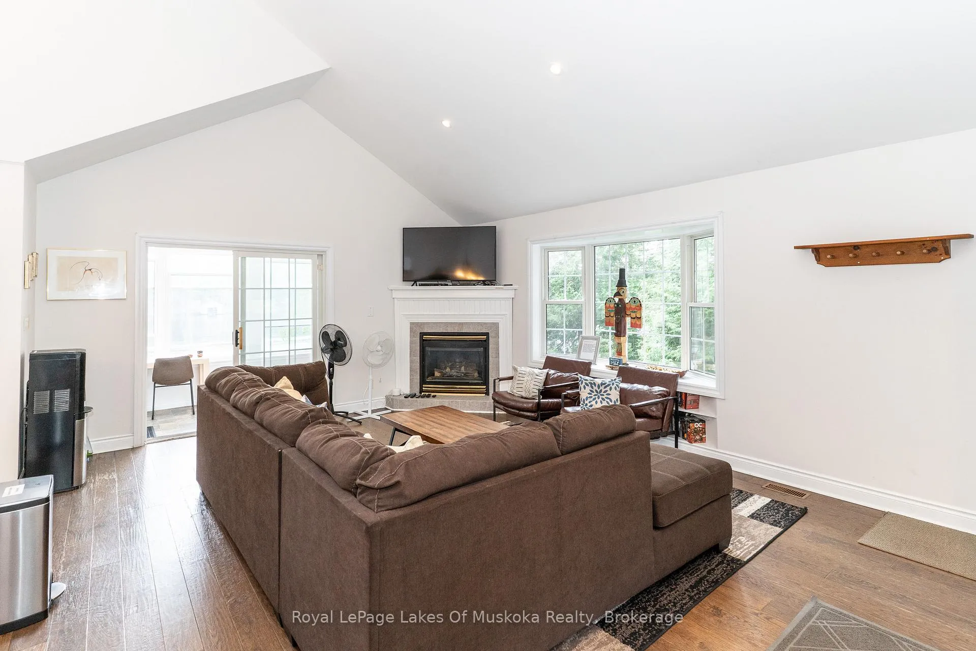 Photo 5 of 49 Pinetree Road, Gravenhurst, Muskoka (S) — HOMEH