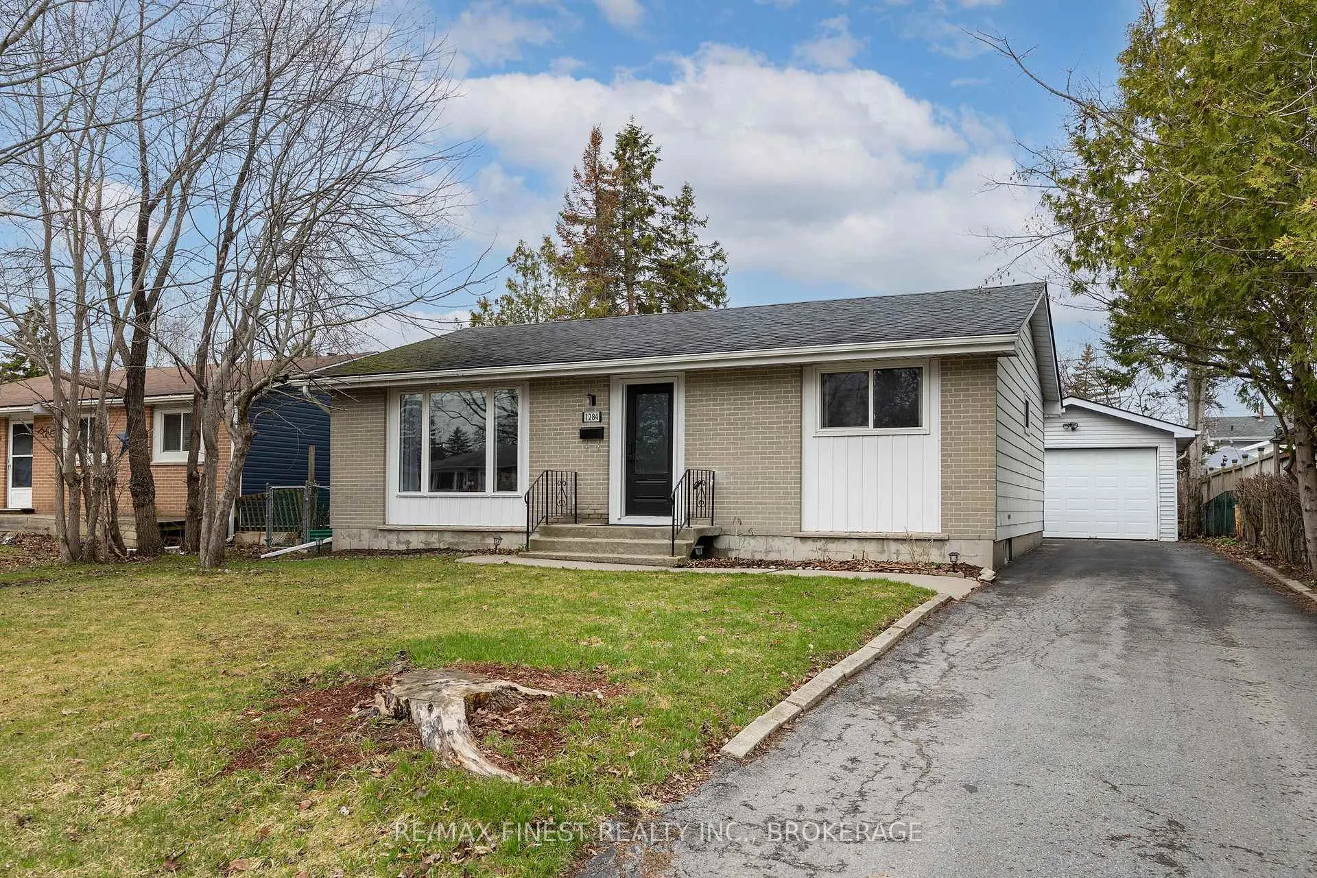 Photo 2 of 1284 Waverley Crescent, Kingston, South of Taylor-Kidd Blvd — HOMEH