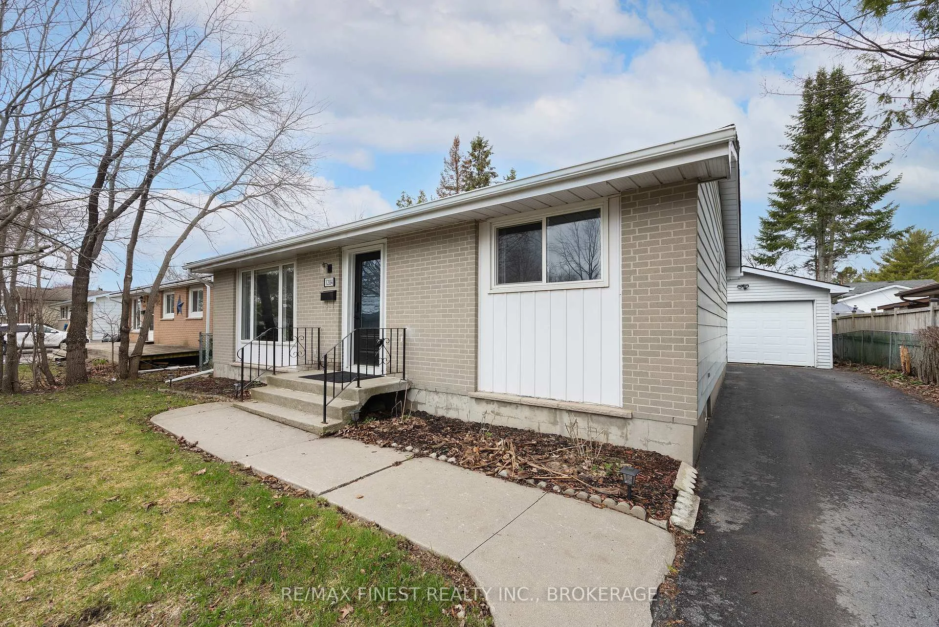 Photo 5 of 1284 Waverley Crescent, Kingston, South of Taylor-Kidd Blvd — HOMEH