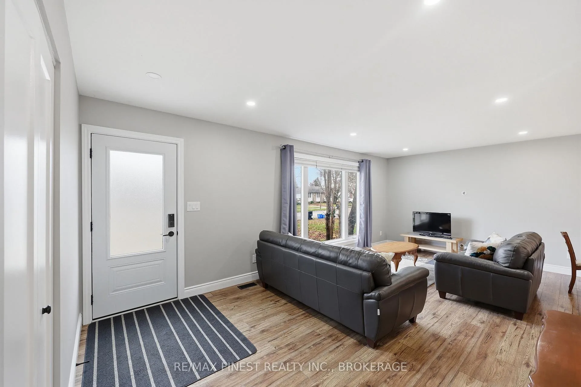 Photo 7 of 1284 Waverley Crescent, Kingston, South of Taylor-Kidd Blvd — HOMEH