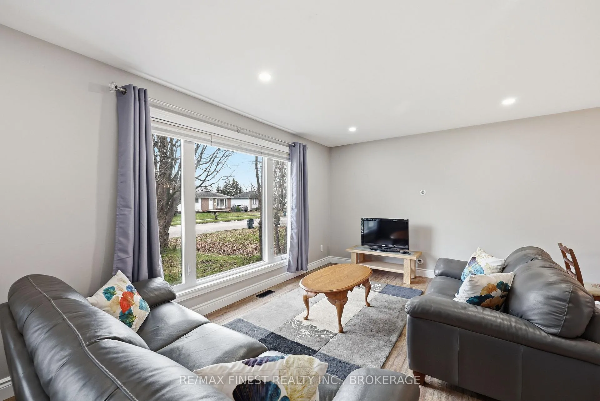 Photo 8 of 1284 Waverley Crescent, Kingston, South of Taylor-Kidd Blvd — HOMEH