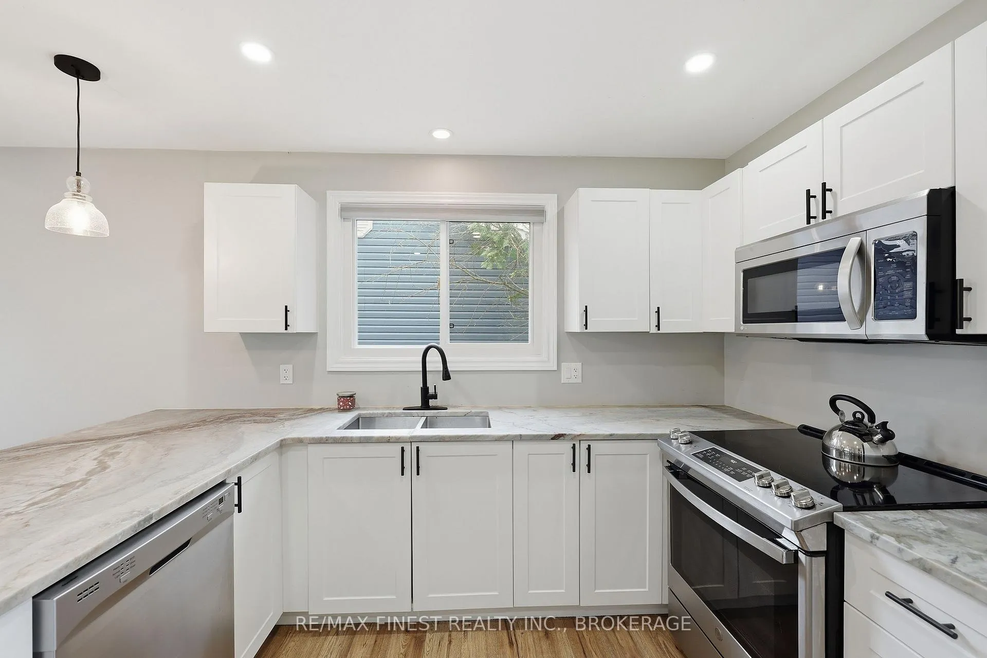 Photo 14 of 1284 Waverley Crescent, Kingston, South of Taylor-Kidd Blvd — HOMEH