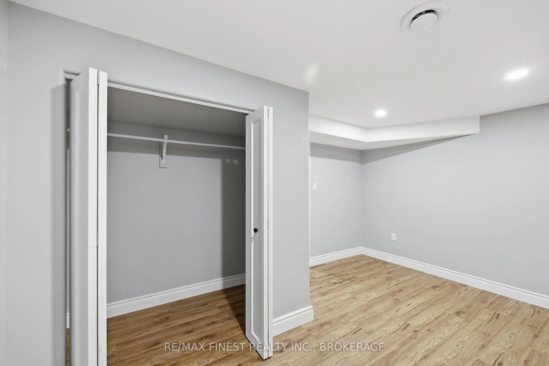 Photo 33 of 1284 Waverley Crescent, Kingston, South of Taylor-Kidd Blvd — HOMEH
