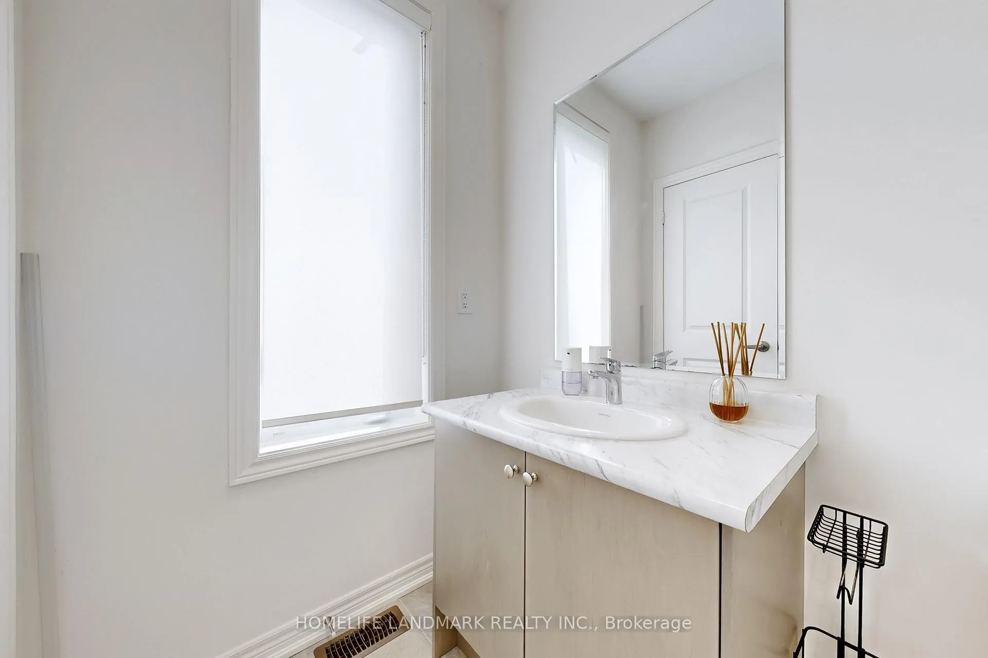 Photo 24 of 50 Titus Street, Markham, Wismer — HOMEH
