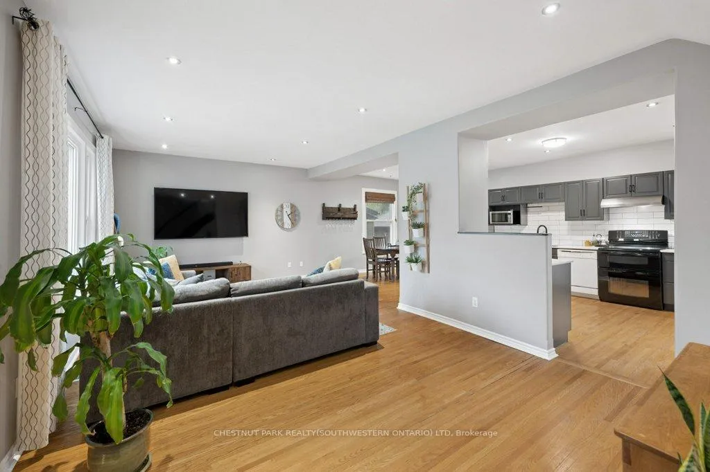 Photo 8 of 43 Krug Street, Kitchener — HOMEH