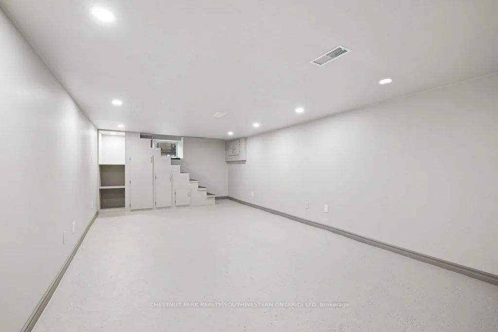 Photo 30 of 43 Krug Street, Kitchener — HOMEH