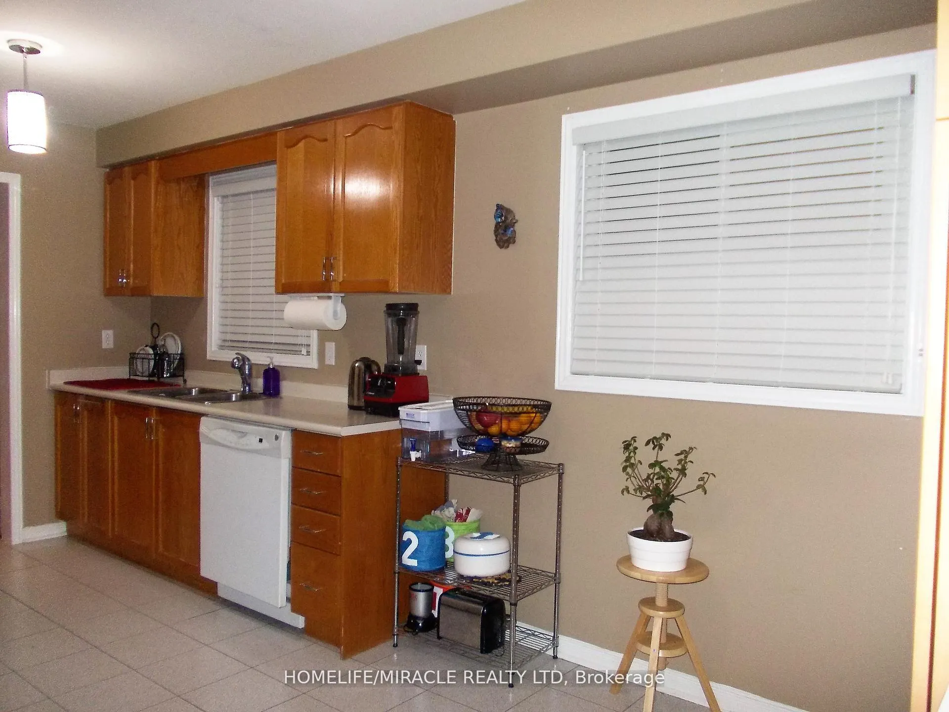 Photo 6 of 101 Bighorn Crescent, Brampton, Sandringham-Wellington — HOMEH