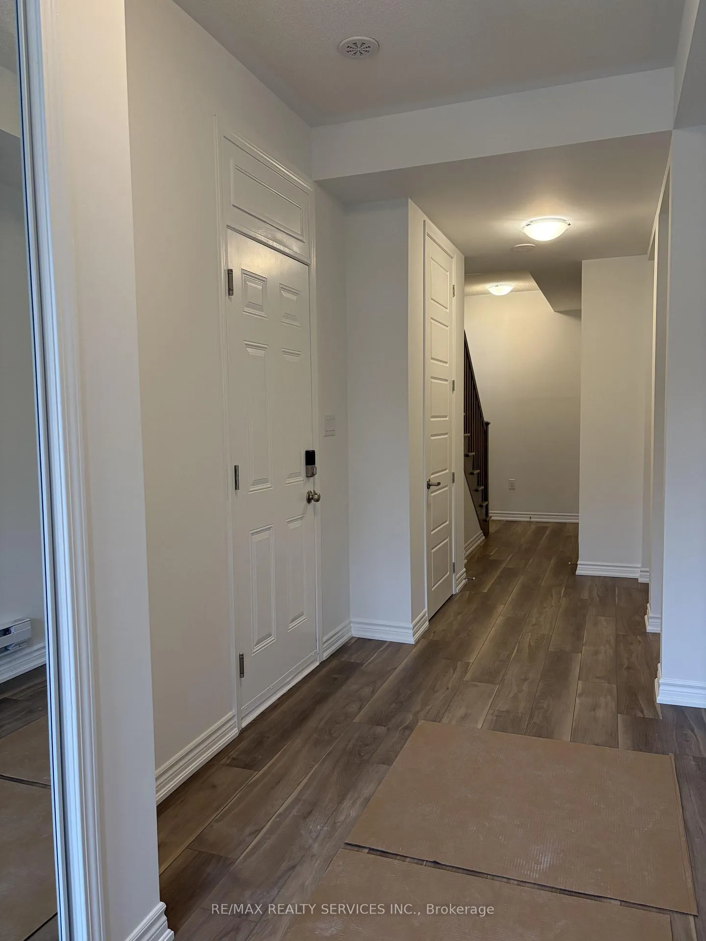 Photo 3 of 92 Yorkshire Drive, Barrie, Rural Barrie Southeast — HOMEH