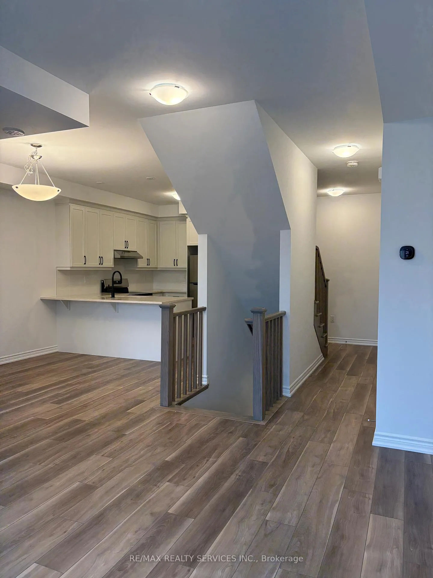 Photo 9 of 92 Yorkshire Drive, Barrie, Rural Barrie Southeast — HOMEH