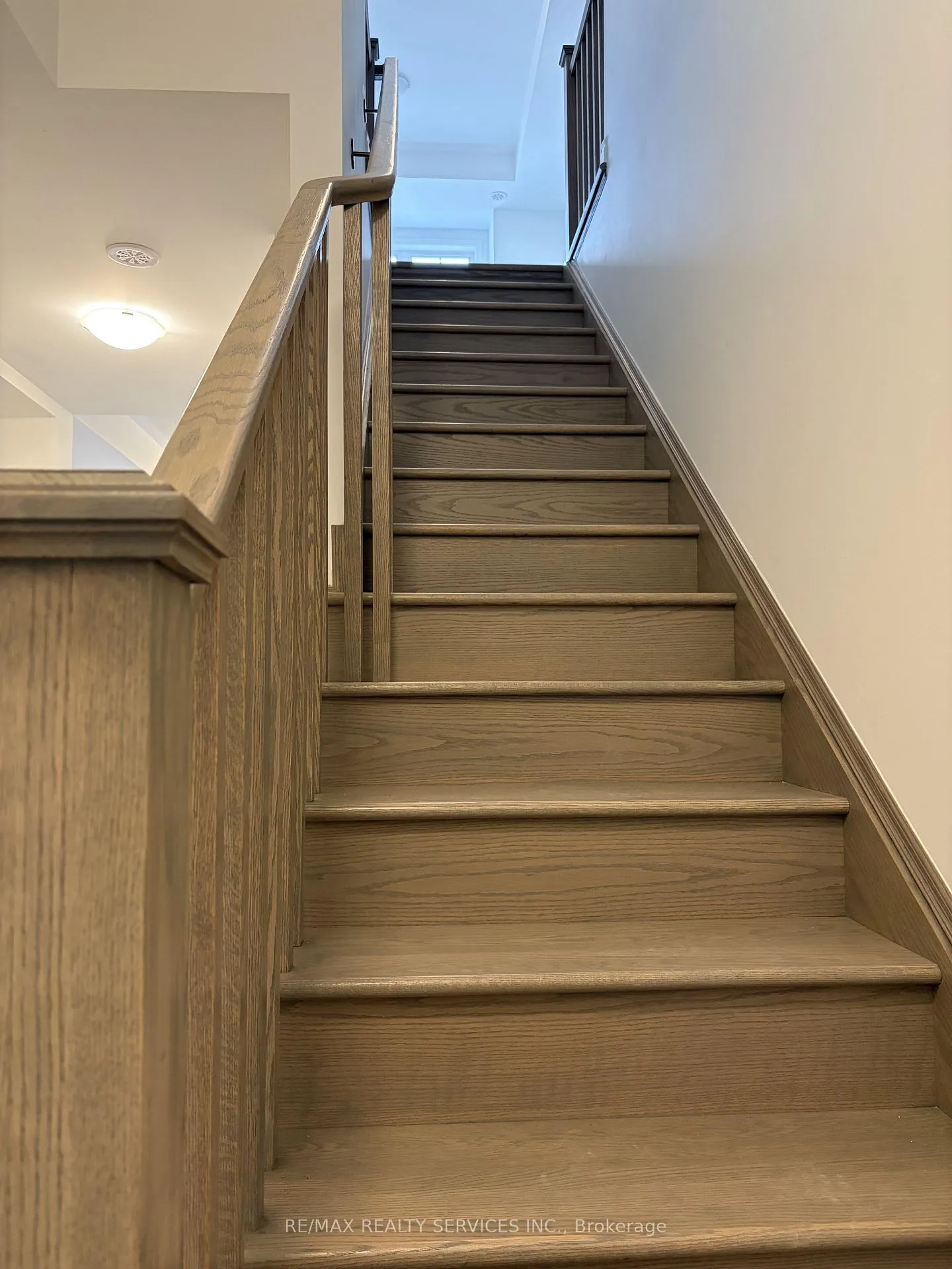 Photo 14 of 92 Yorkshire Drive, Barrie, Rural Barrie Southeast — HOMEH