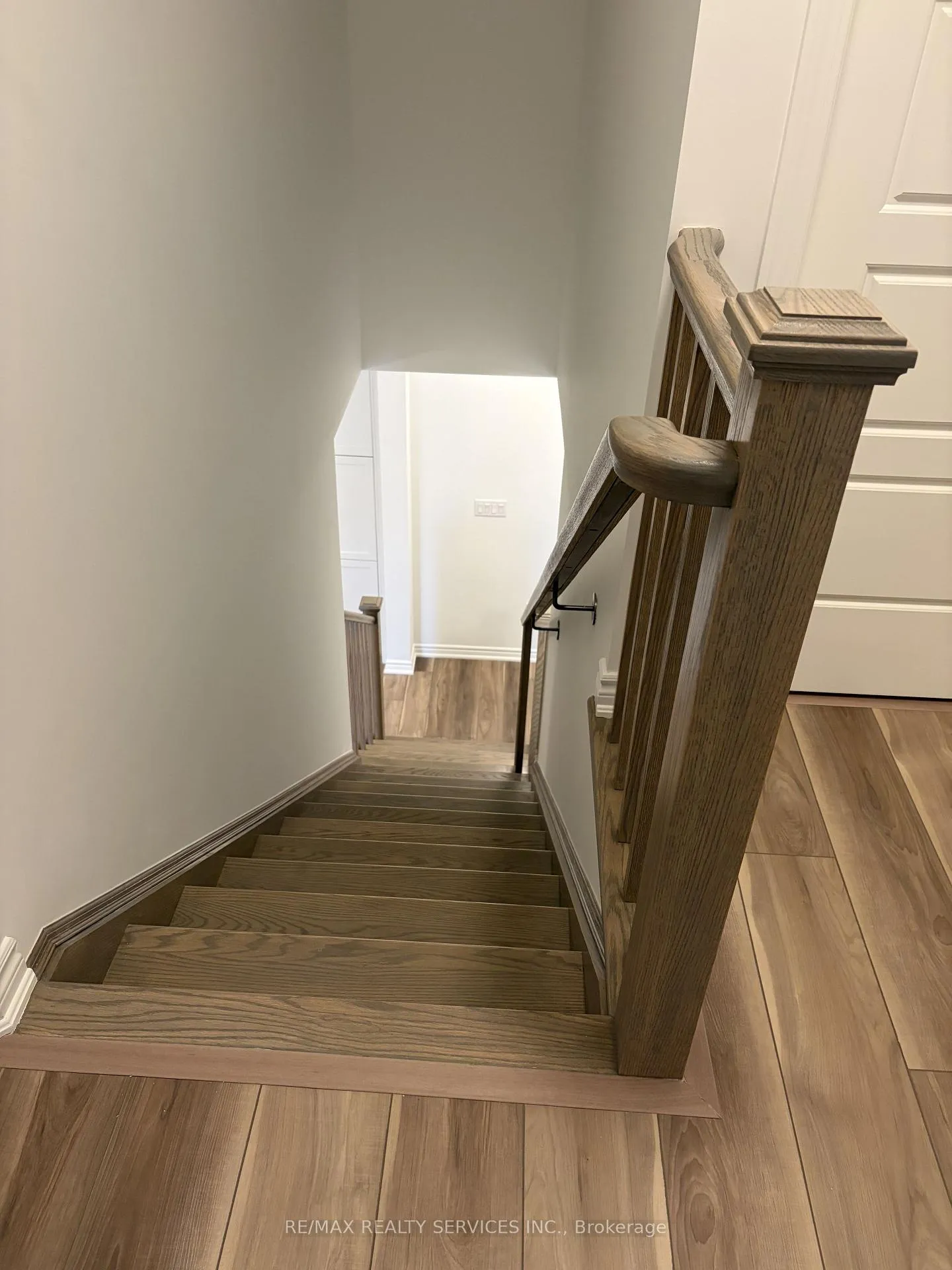 Photo 15 of 92 Yorkshire Drive, Barrie, Rural Barrie Southeast — HOMEH