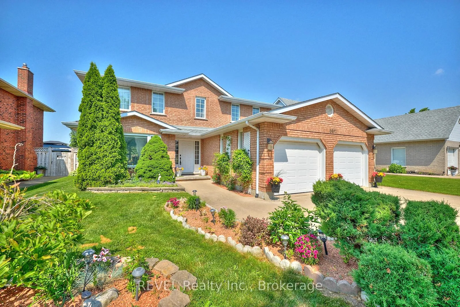 Photo 1 of 8007 Oakridge Drive, Niagara Falls, Mt. Carmel — HOMEH