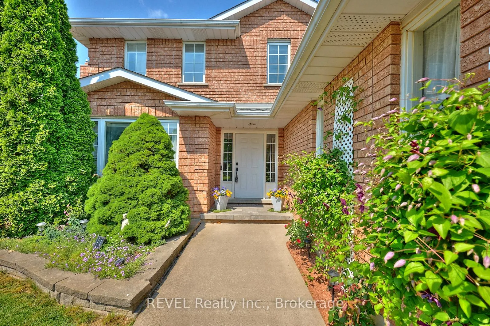 Photo 5 of 8007 Oakridge Drive, Niagara Falls, Mt. Carmel — HOMEH