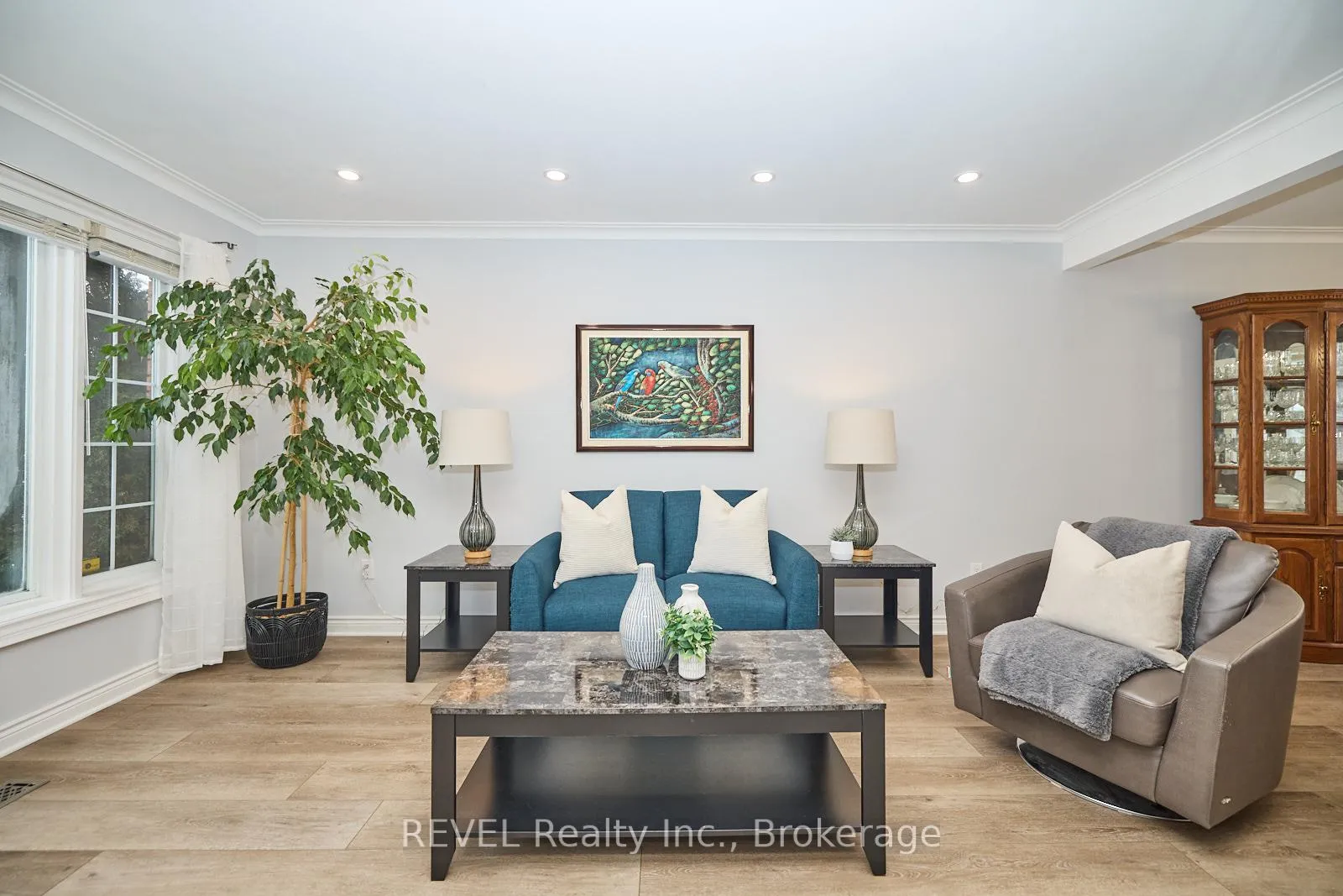 Photo 8 of 8007 Oakridge Drive, Niagara Falls, Mt. Carmel — HOMEH