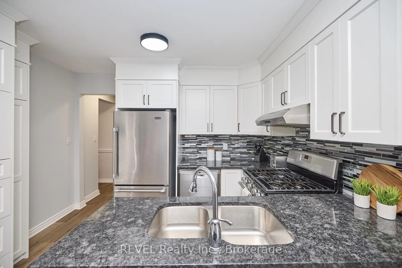 Photo 18 of 8007 Oakridge Drive, Niagara Falls, Mt. Carmel — HOMEH
