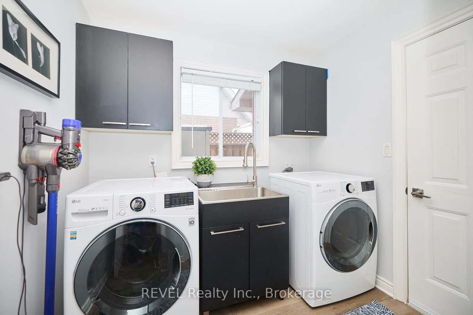 Photo 24 of 8007 Oakridge Drive, Niagara Falls, Mt. Carmel — HOMEH