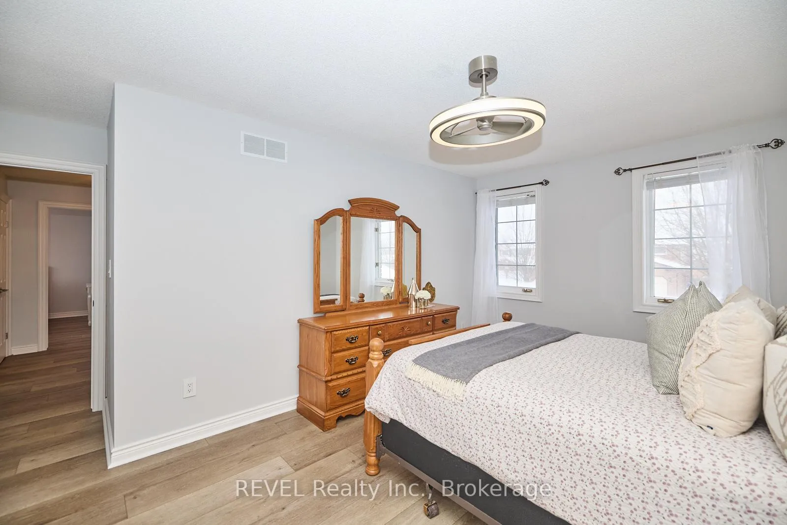 Photo 26 of 8007 Oakridge Drive, Niagara Falls, Mt. Carmel — HOMEH