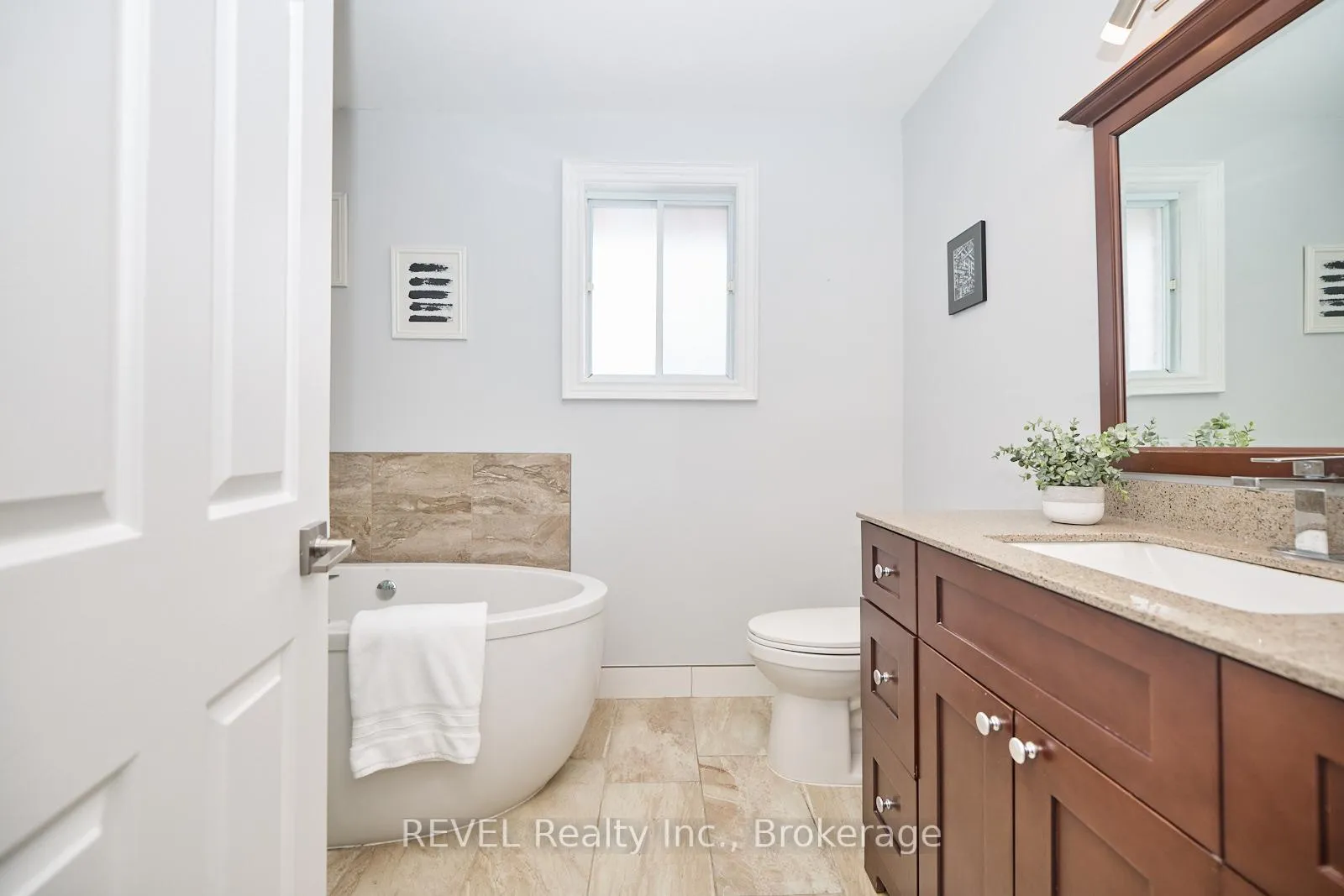 Photo 29 of 8007 Oakridge Drive, Niagara Falls, Mt. Carmel — HOMEH