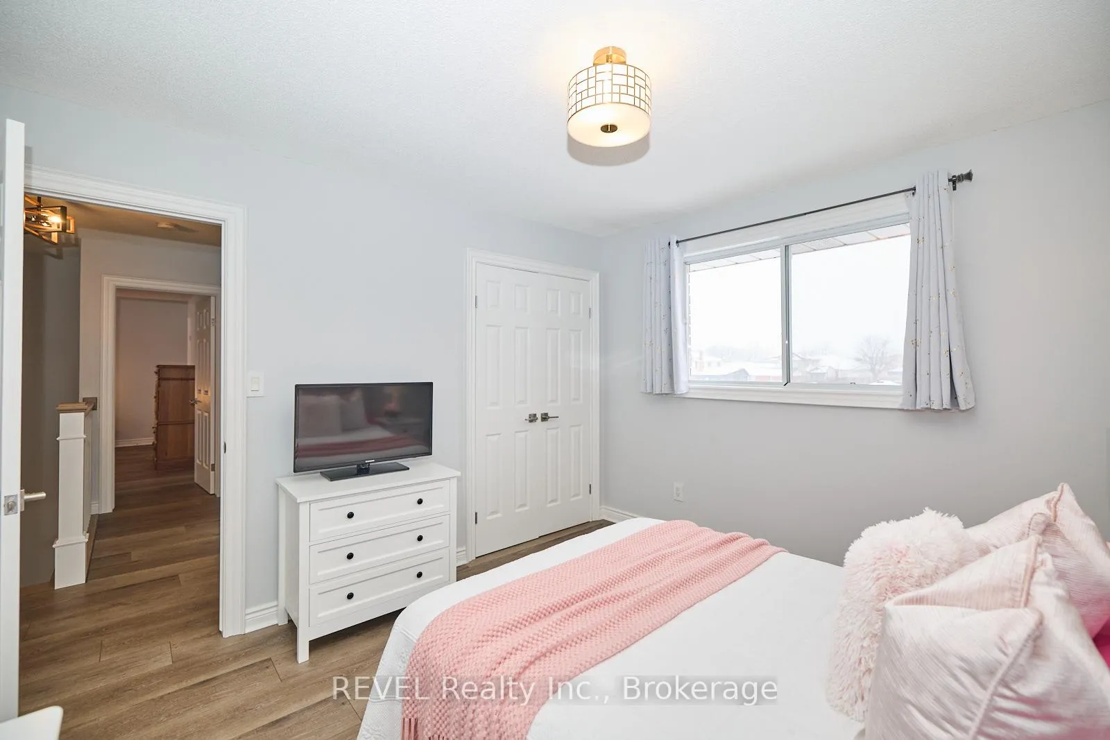 Photo 35 of 8007 Oakridge Drive, Niagara Falls, Mt. Carmel — HOMEH