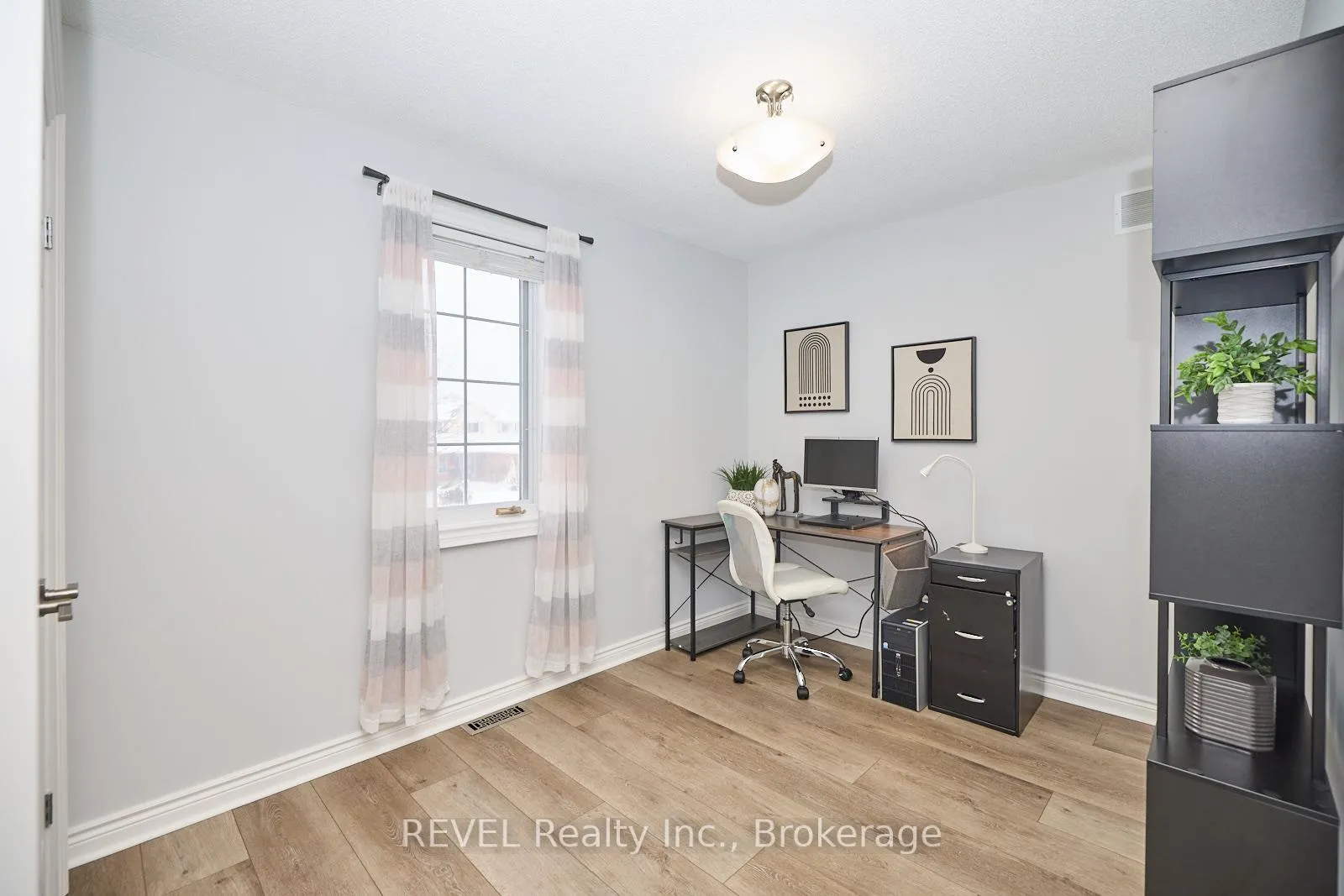 Photo 36 of 8007 Oakridge Drive, Niagara Falls, Mt. Carmel — HOMEH