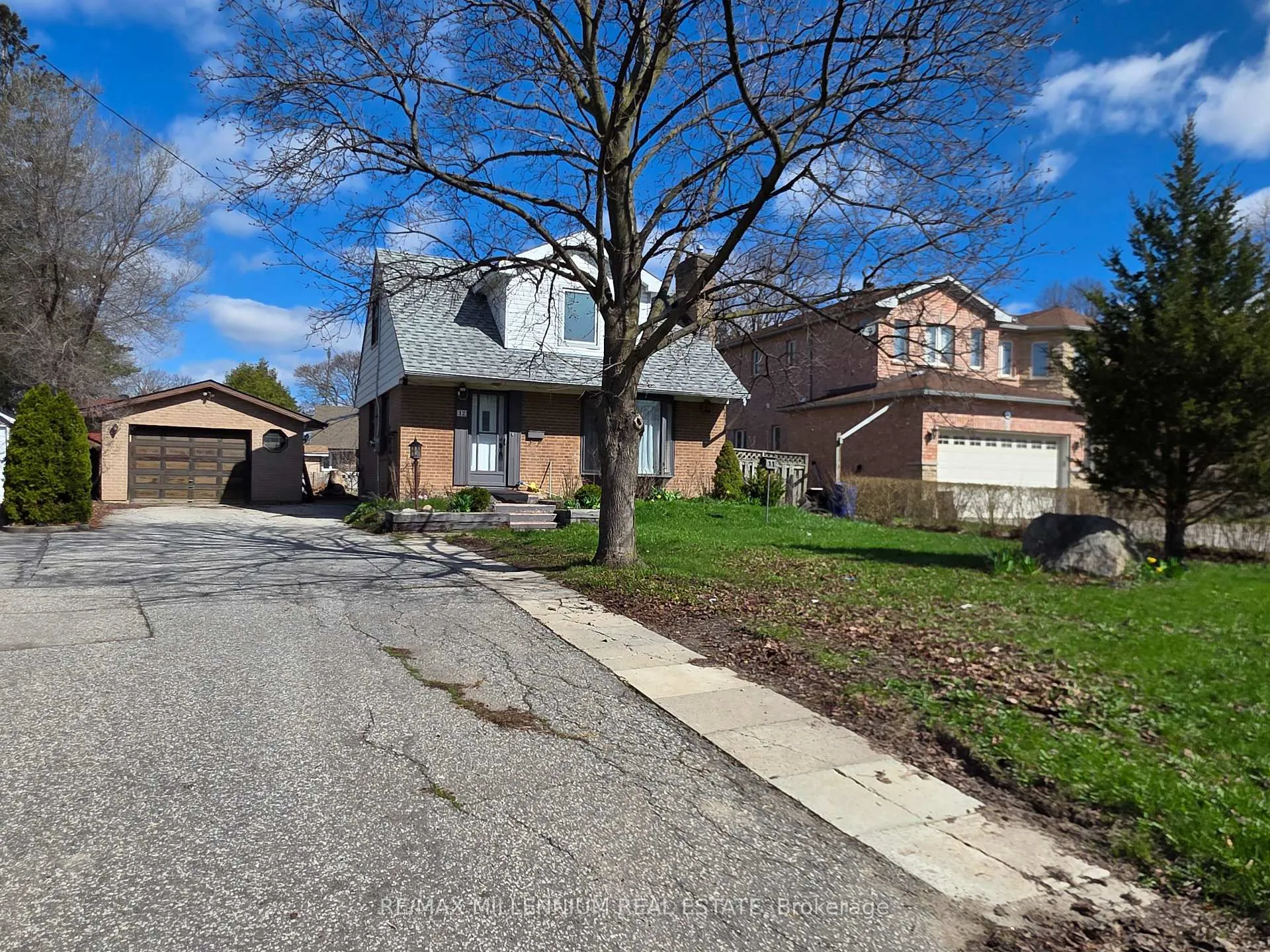 Photo 2 of 12 Todd Brook Drive, Etobicoke, Thistletown-Beaumonde Heights — HOMEH