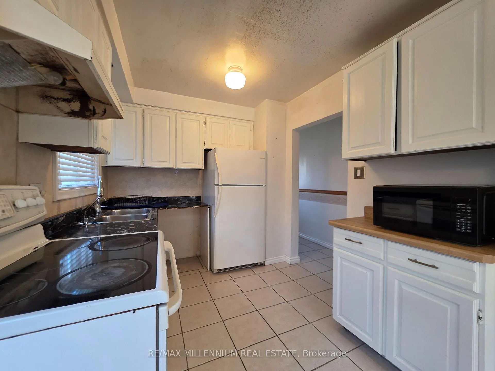 Photo 5 of 12 Todd Brook Drive, Etobicoke, Thistletown-Beaumonde Heights — HOMEH