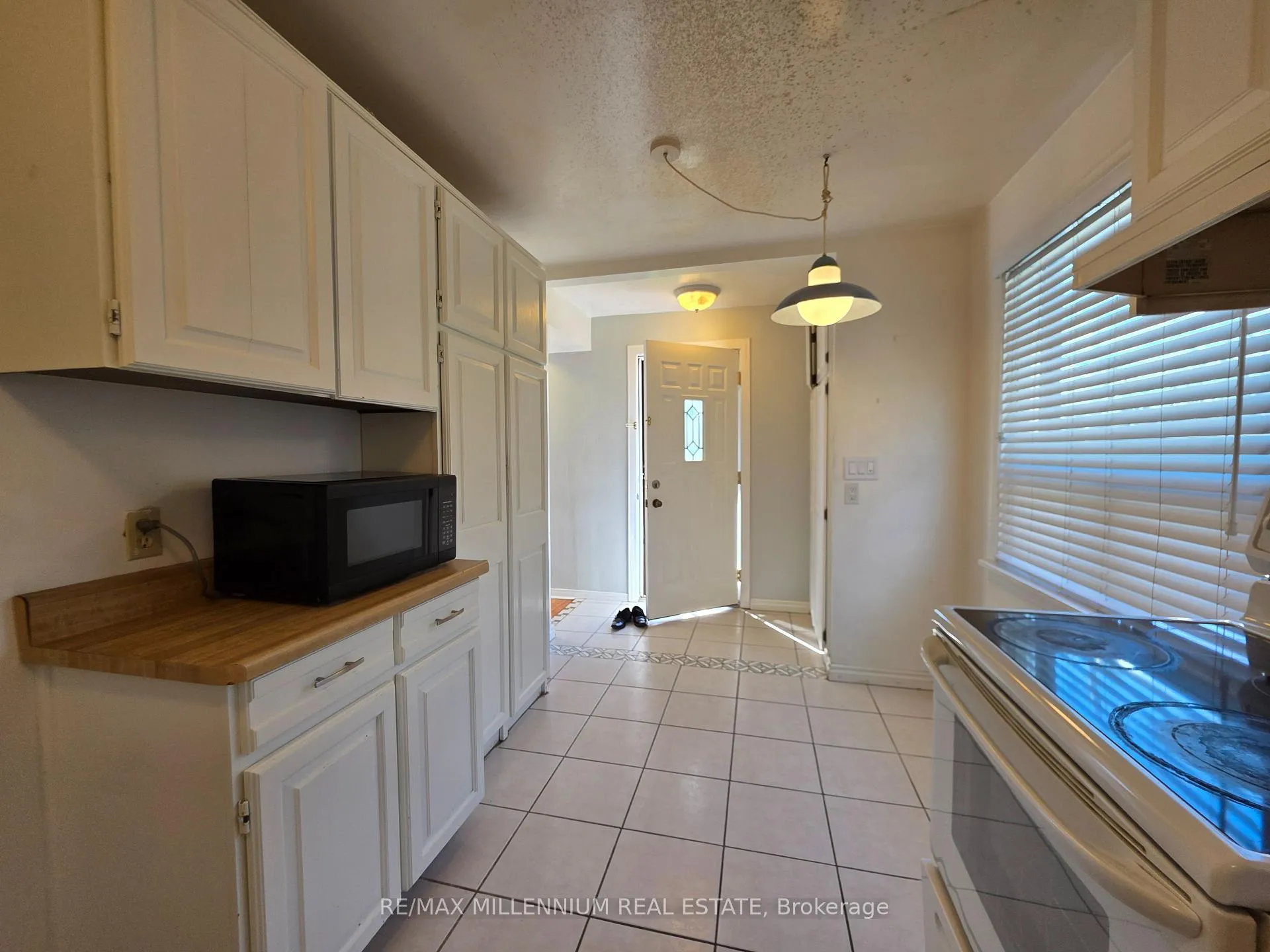 Photo 6 of 12 Todd Brook Drive, Etobicoke, Thistletown-Beaumonde Heights — HOMEH