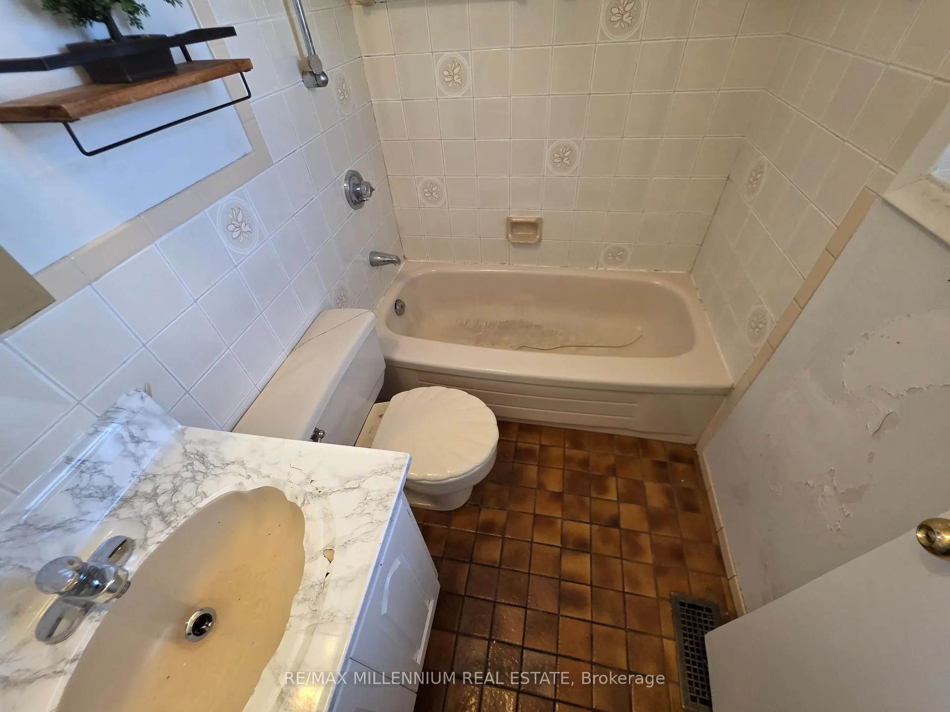 Photo 7 of 12 Todd Brook Drive, Etobicoke, Thistletown-Beaumonde Heights — HOMEH