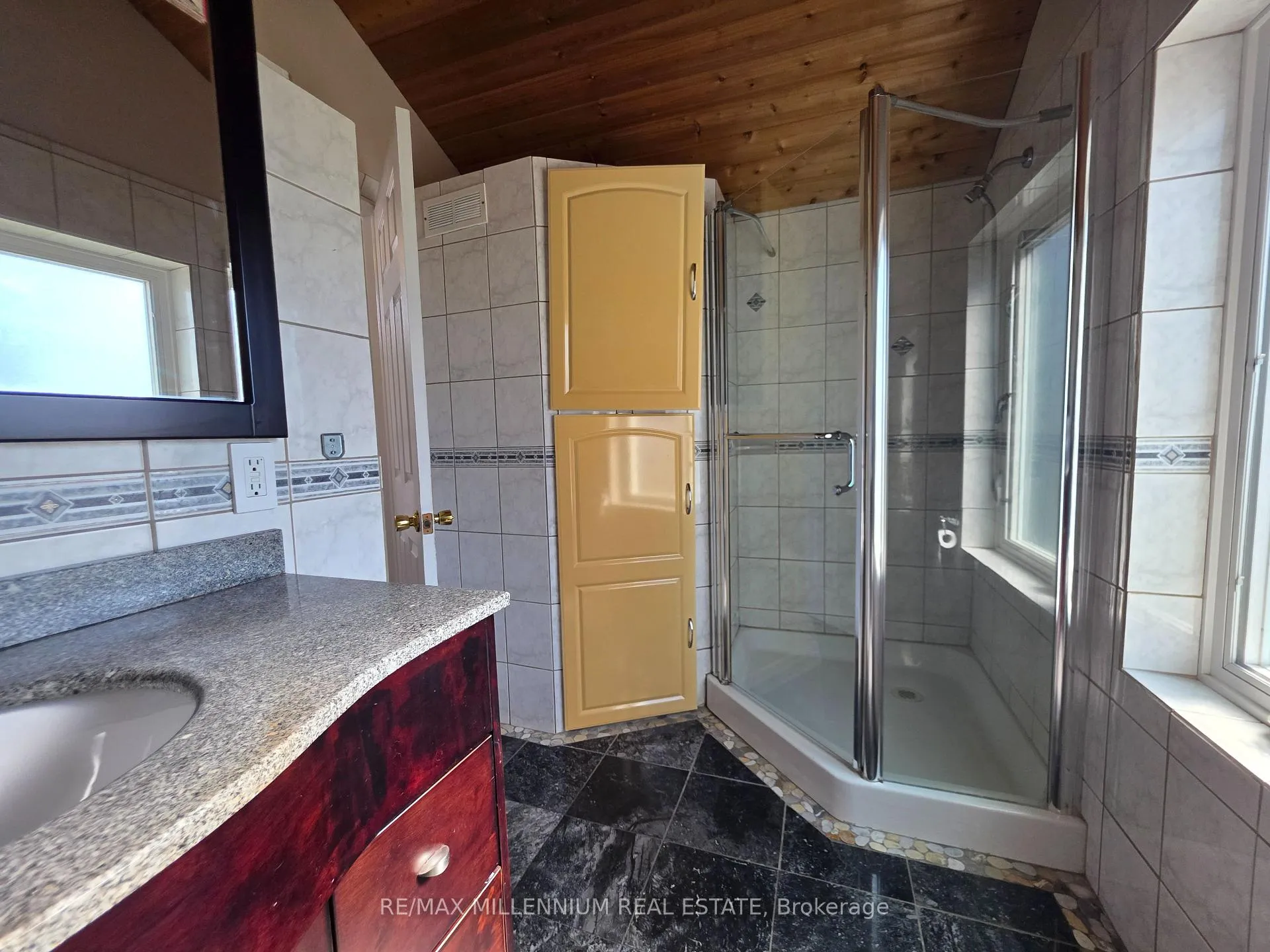 Photo 11 of 12 Todd Brook Drive, Etobicoke, Thistletown-Beaumonde Heights — HOMEH