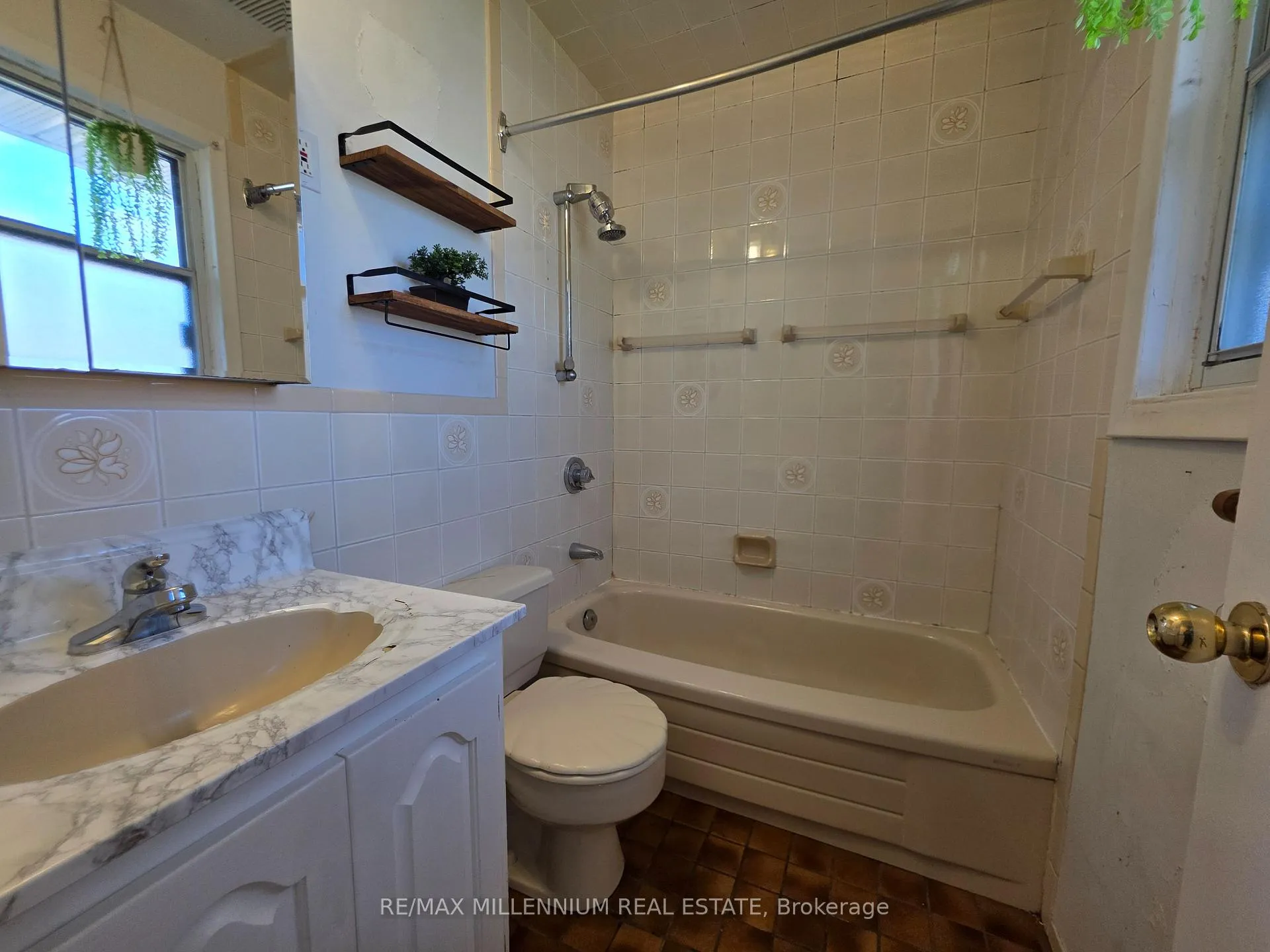 Photo 14 of 12 Todd Brook Drive, Etobicoke, Thistletown-Beaumonde Heights — HOMEH