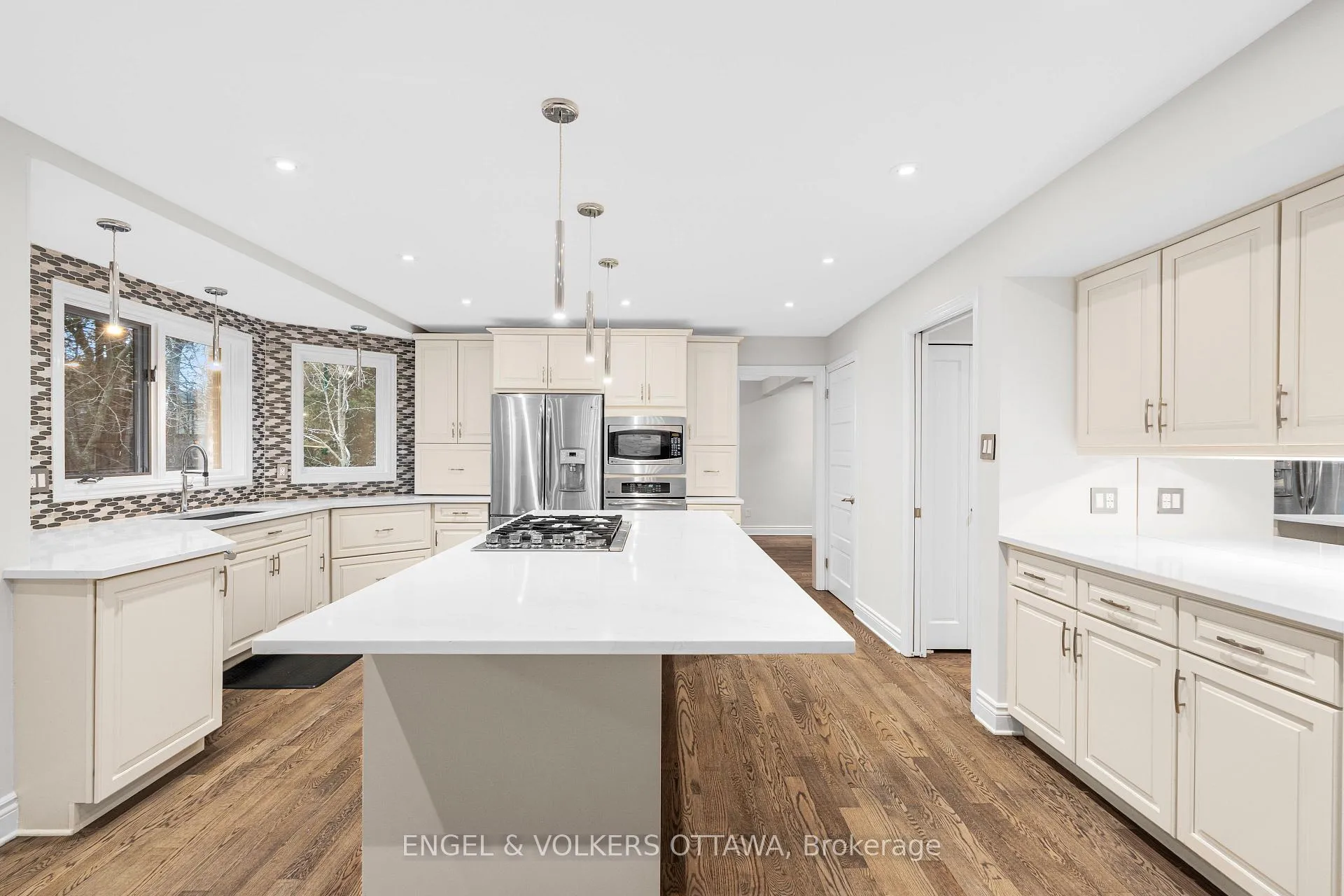 Photo 13 of 23 Pinecone Trail, Ottawa, Stittsville (Central) — HOMEH