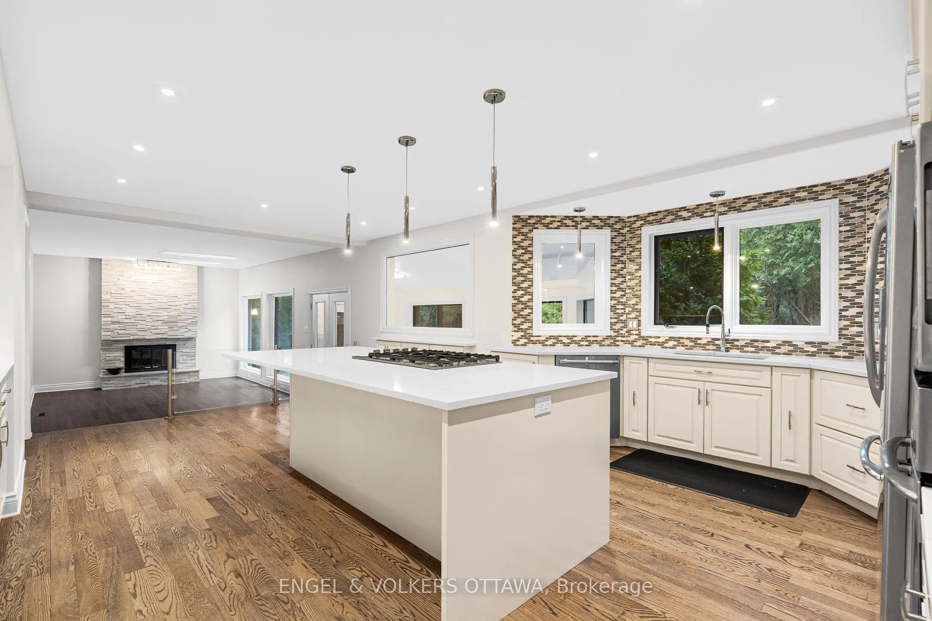 Photo 16 of 23 Pinecone Trail, Ottawa, Stittsville (Central) — HOMEH