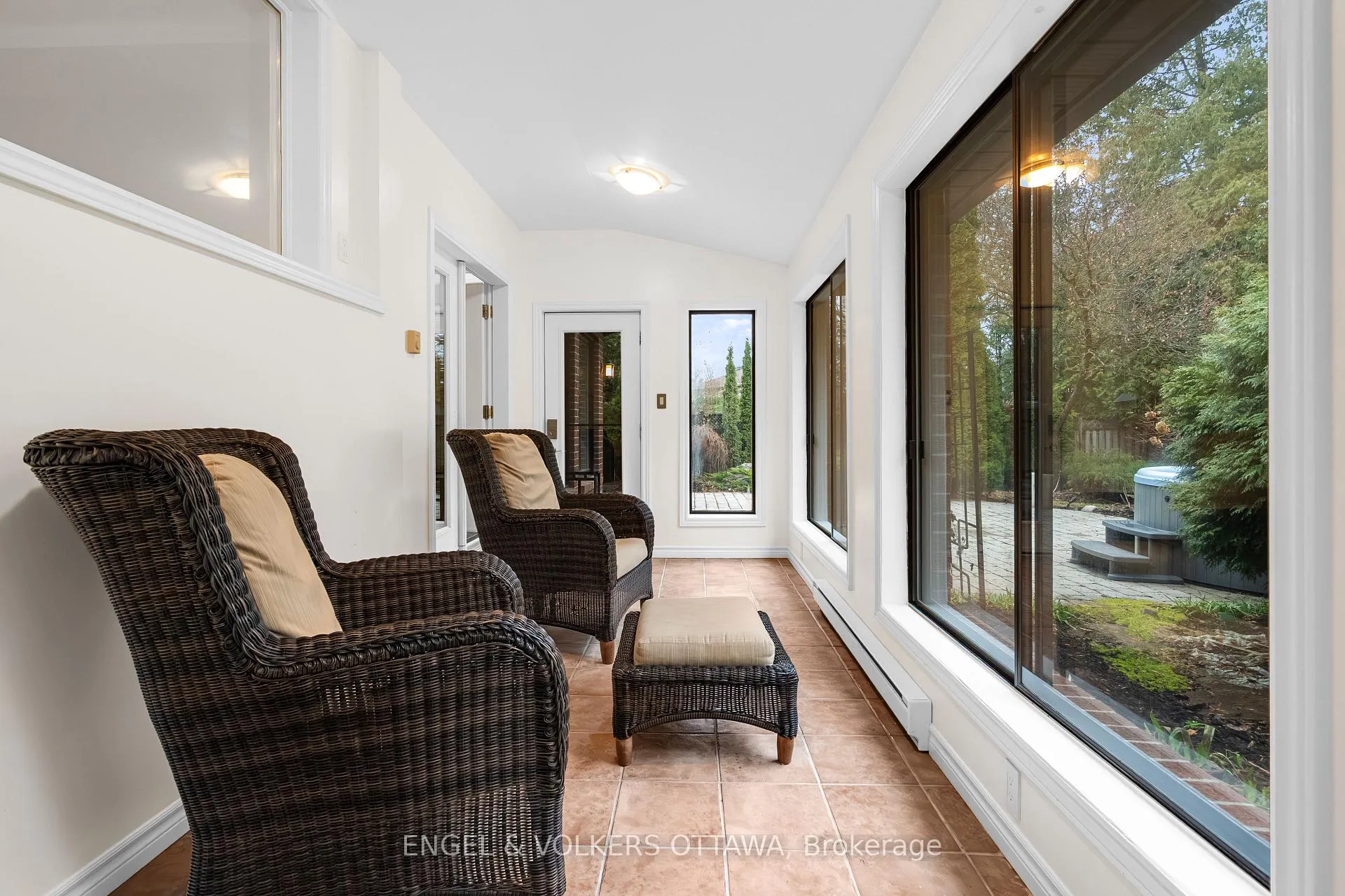 Photo 19 of 23 Pinecone Trail, Ottawa, Stittsville (Central) — HOMEH