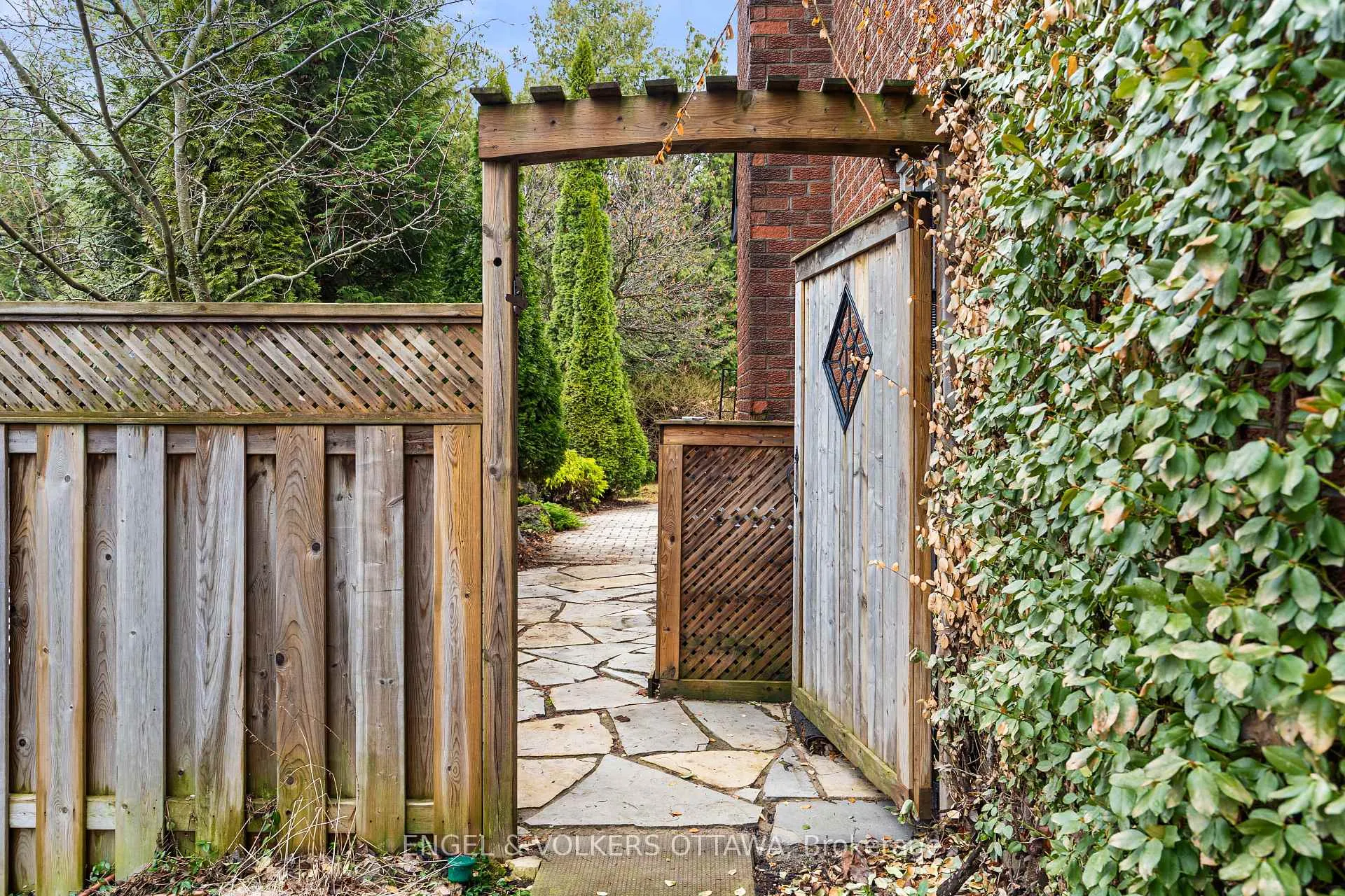 Photo 34 of 23 Pinecone Trail, Ottawa, Stittsville (Central) — HOMEH