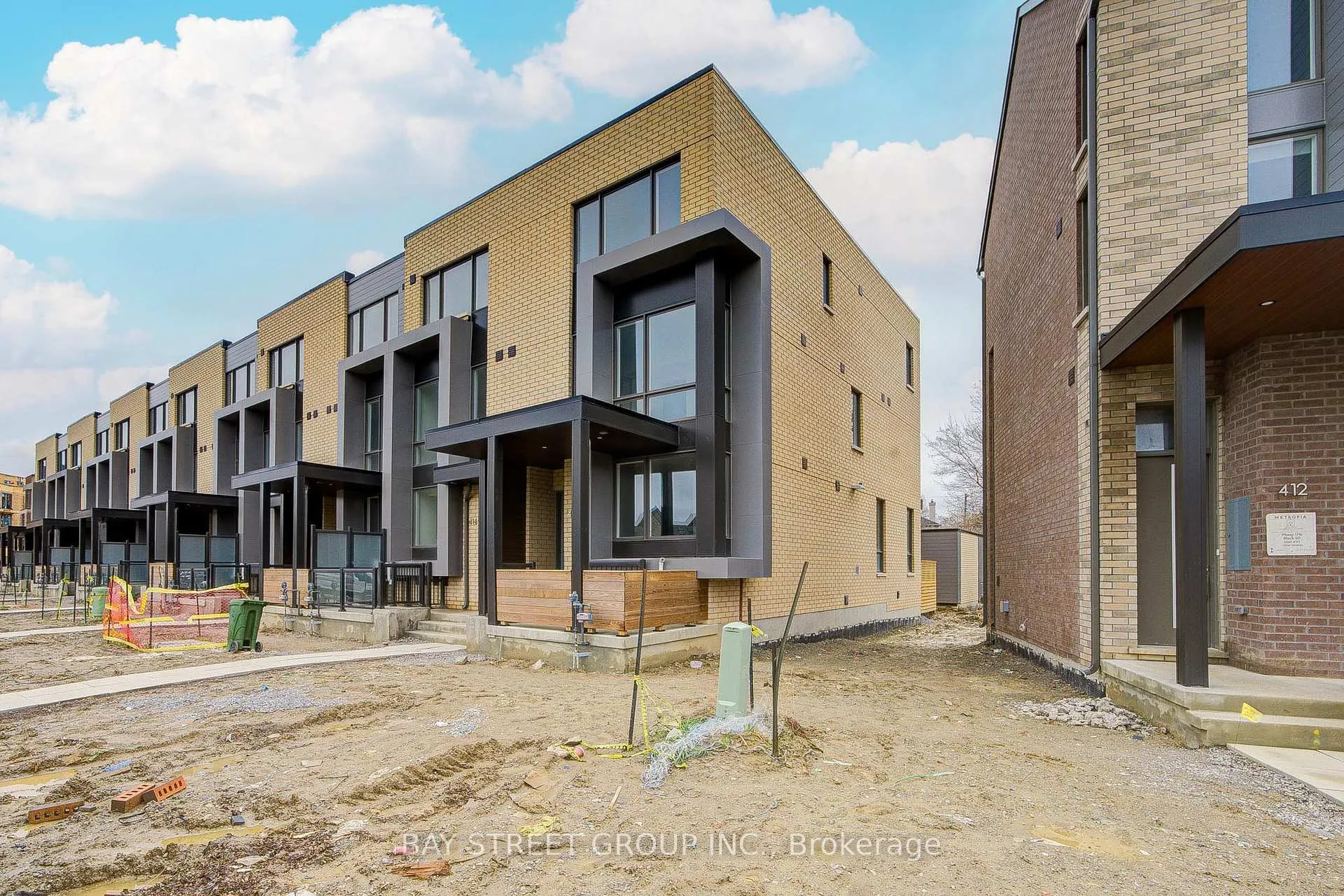 Photo 2 of 414 Lawrence Heights Way, Toronto, Englemount-Lawrence — HOMEH