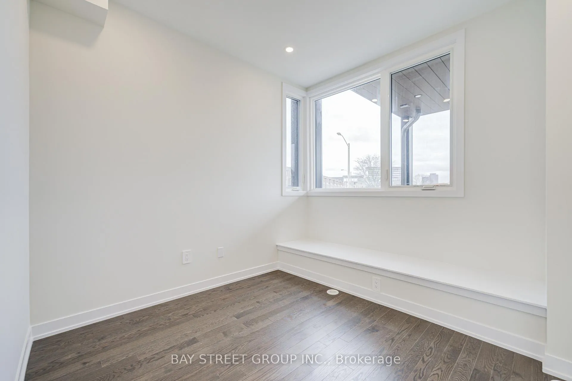Photo 6 of 414 Lawrence Heights Way, Toronto, Englemount-Lawrence — HOMEH