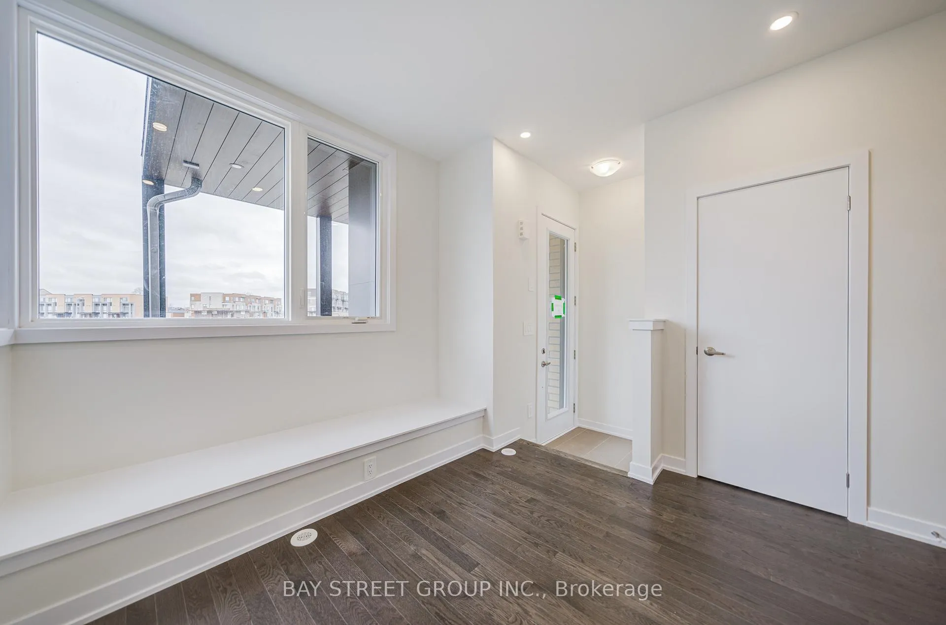 Photo 7 of 414 Lawrence Heights Way, Toronto, Englemount-Lawrence — HOMEH