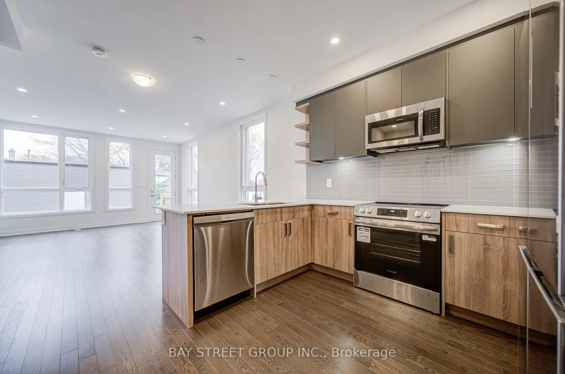 Photo 8 of 414 Lawrence Heights Way, Toronto, Englemount-Lawrence — HOMEH